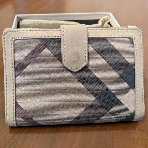 Burberry Wallet in Smoked Trench - Picture 9 of 10